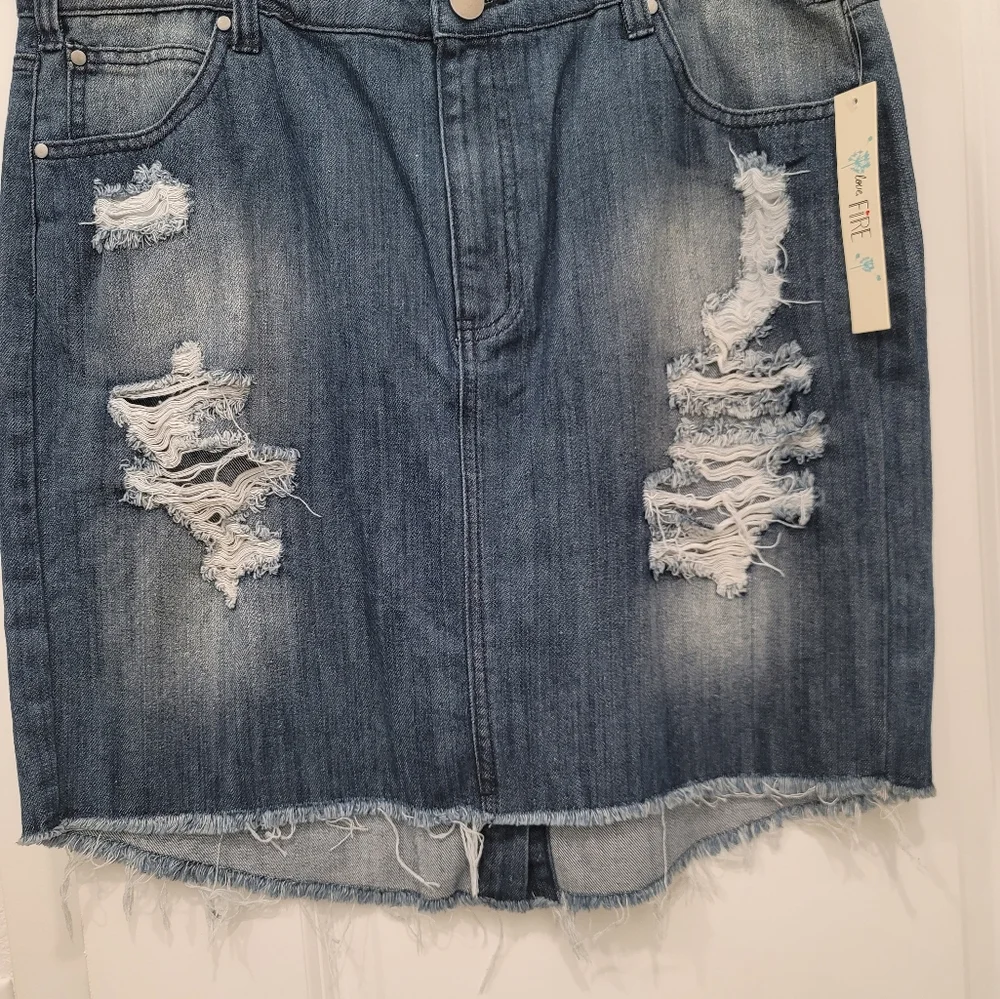 Clothing - Picture 3 of 4